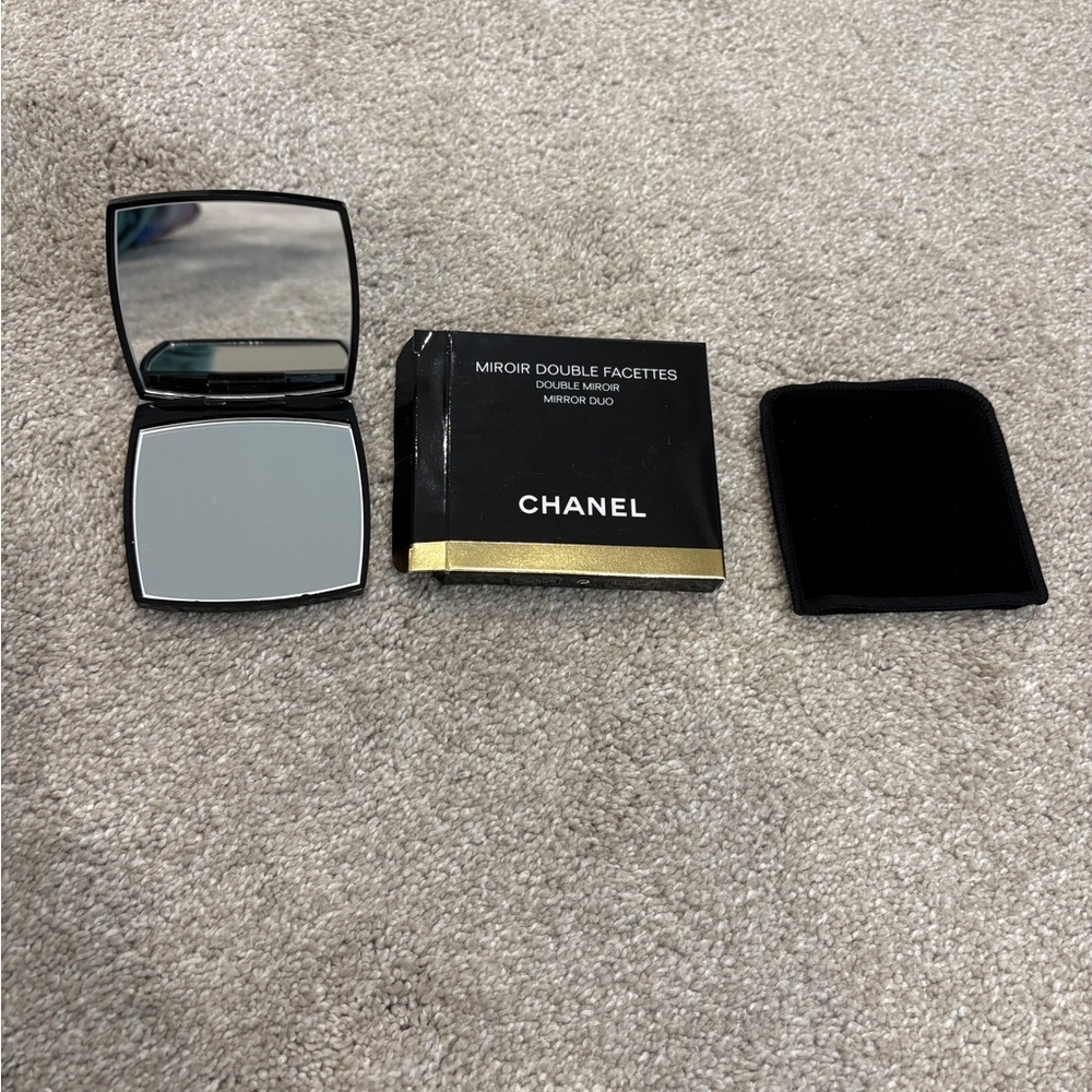 CHANEL Black Dual Mirror - Picture 5 of 7